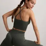 seamless ribbed sports bra