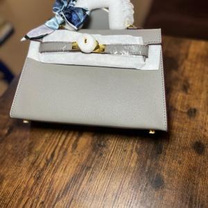 Hermès Mini Kelly II handbag in a grey hue