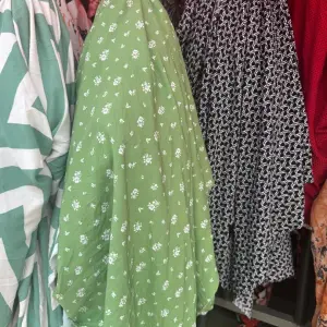 Thrift White Ditsy Floral pattern Double Length