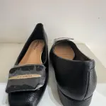 Block low-heeled pumps square pointed-toe shoes.