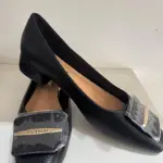 Block low-heeled pumps square pointed-toe shoes.