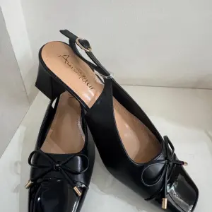 Square Toe Patent Leather Slingback Pump