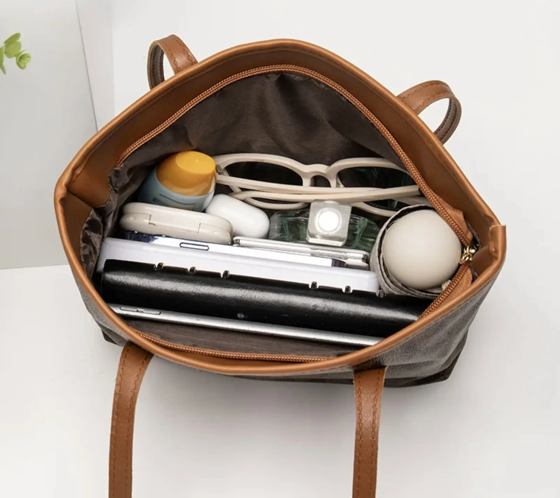 Ladies Hand bag for your occassions