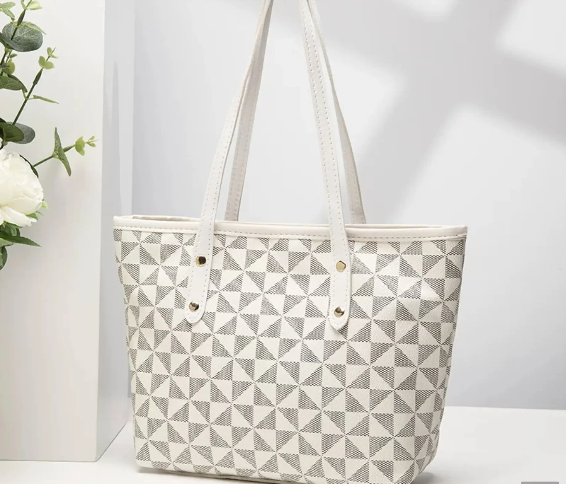 Ladies Hand bag for your occassions