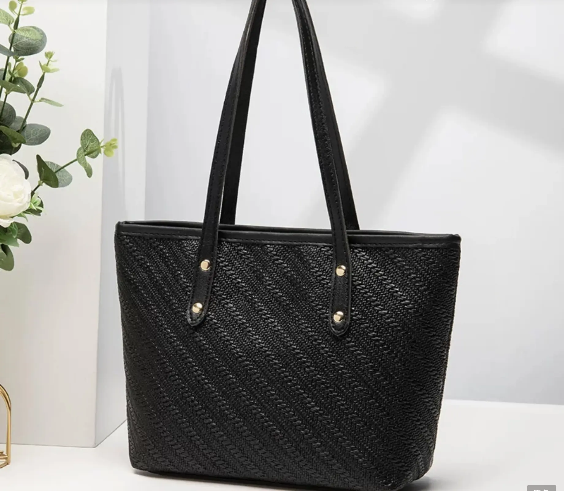 Ladies Hand bag for your occassions